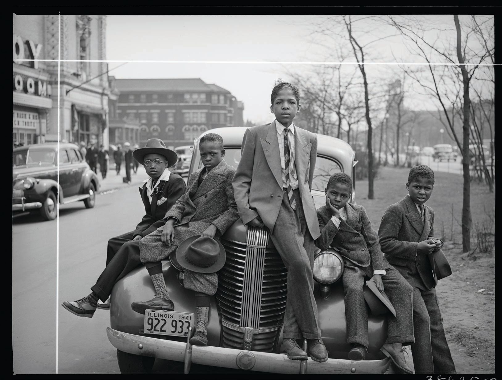 “Negro boys on Easter morning. Southside, Chicago, Illinois” (1941) PHOTO BY RUSSELL LEE. FARM SECURITY ADMINISTRATION/OFFICE OF WAR INFORMATION PHOTOGRAPH COLLECTION, PRINTS & PHOTOGRAPHS DIVISION, LIBRARY OF CONGRESS, LC-DIG-PPMSC-00256